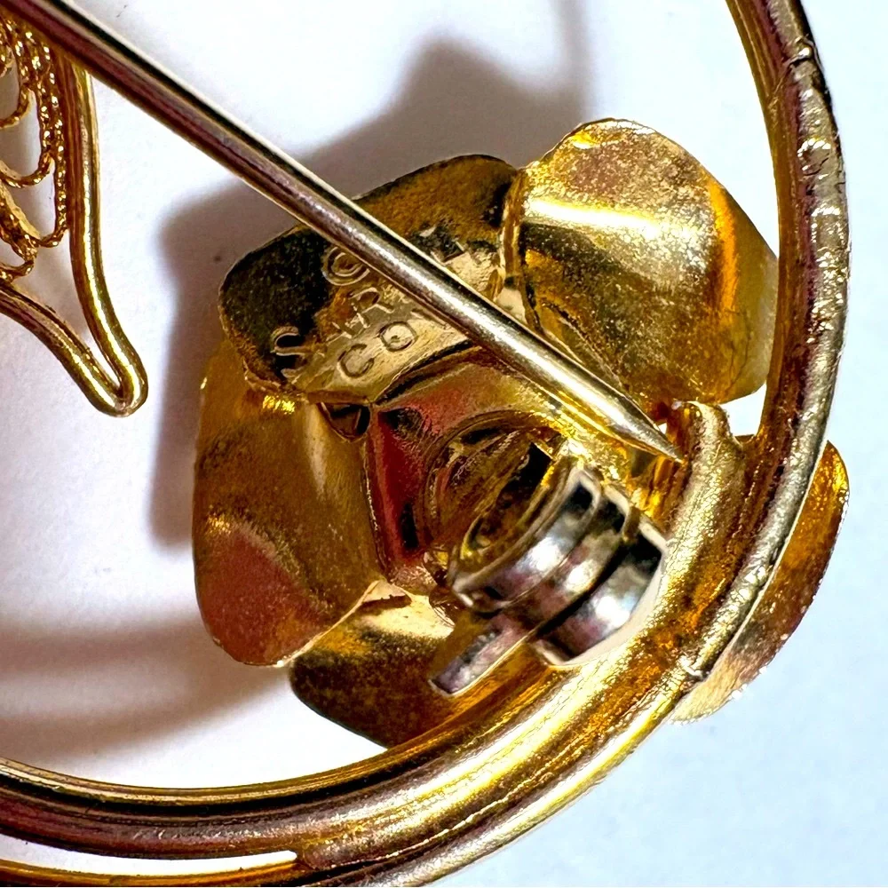 Sarah Coventry Gold tone vintage Floral Brooch
